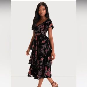 Lulus Oh-so Lovely Black Floral Burnout Velvet Tiered Midi Dress - Size L